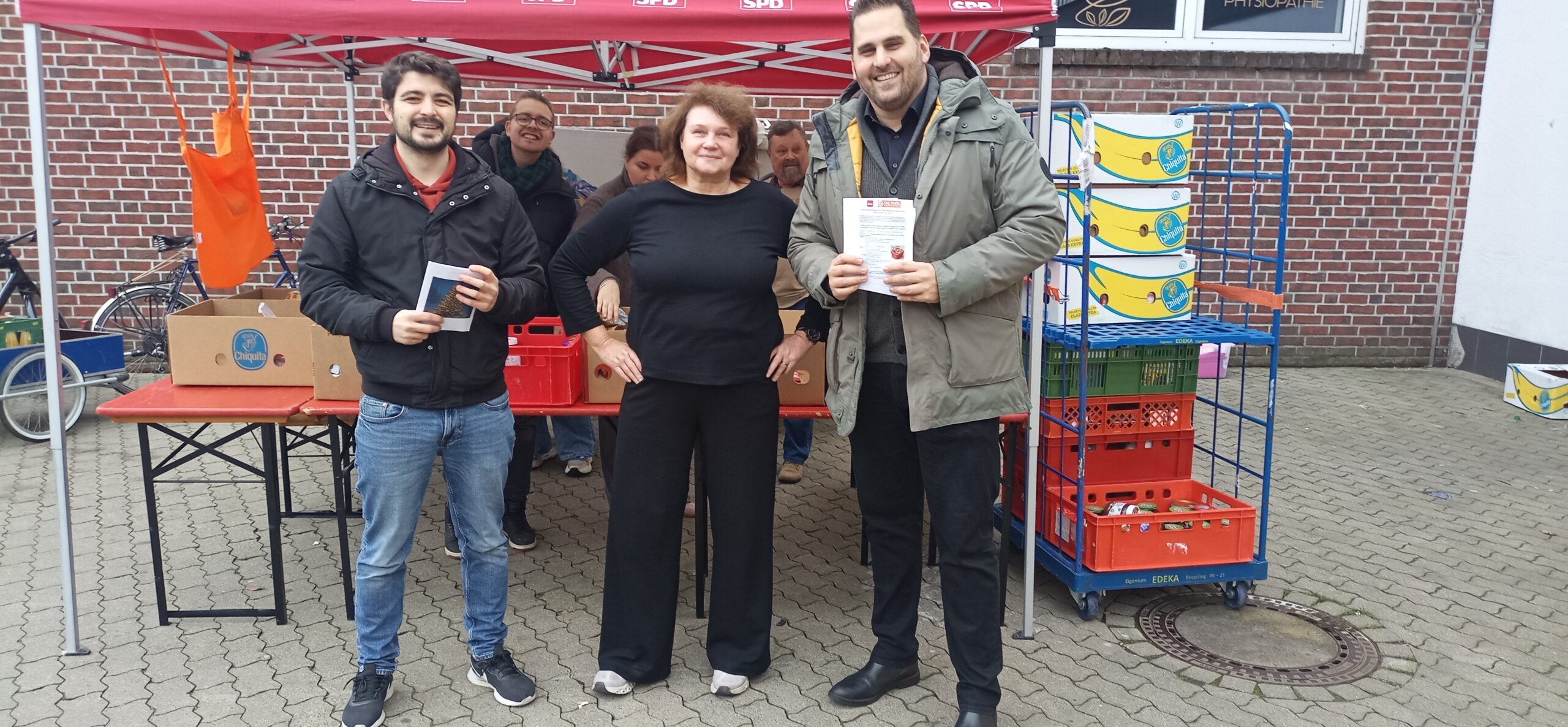 SPD, Grüne und Linke sammeln erfolgreich für die Tafel
