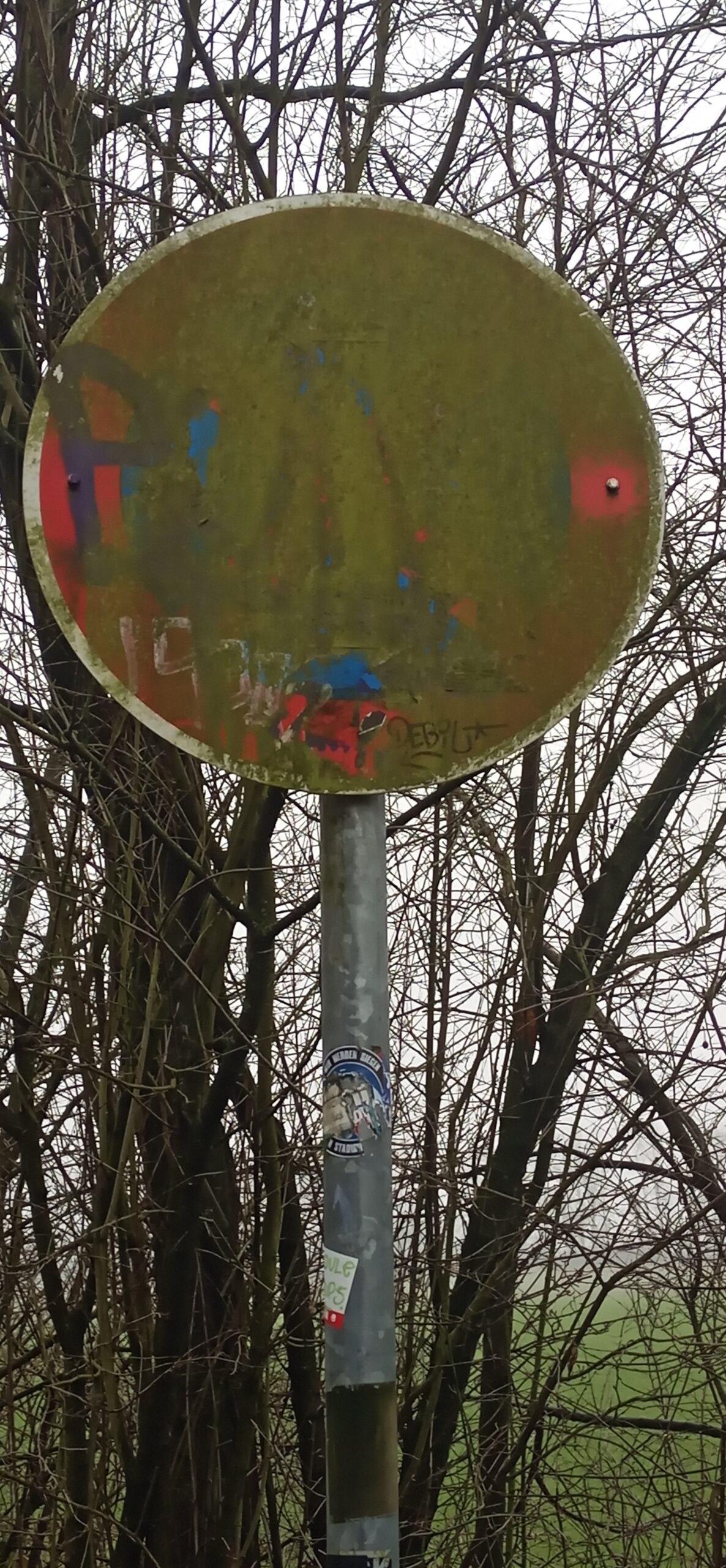 SPD startet Aktion zu schmutzigen und unleserlichen Straßenschildern